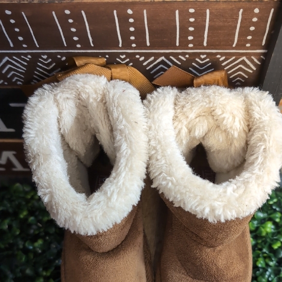 Hot Tomato Double Bow Back Boot - Picture 10 of 10